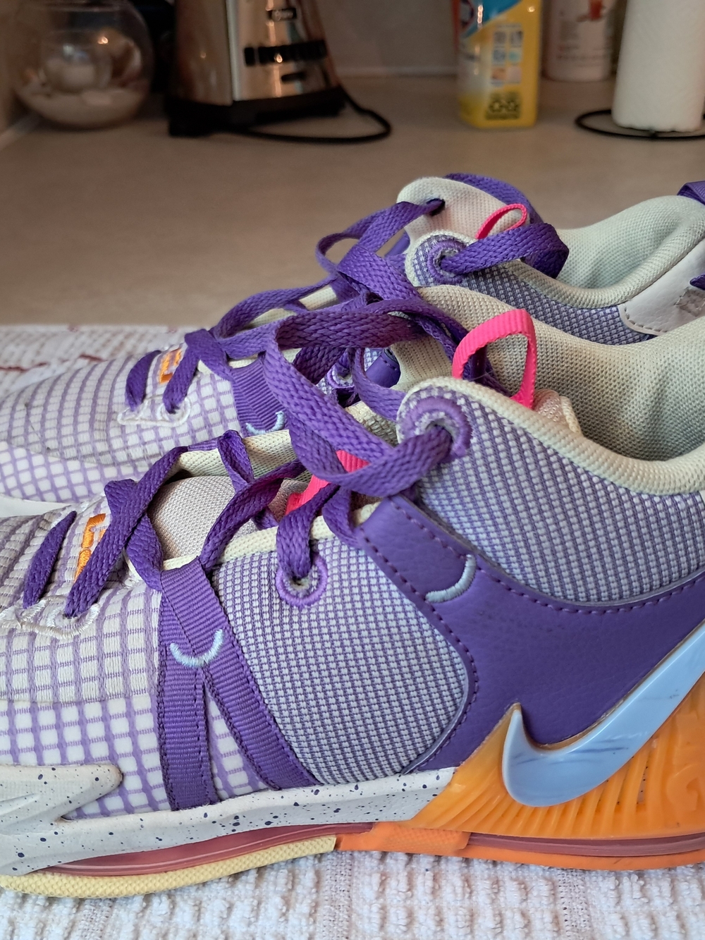 Nike Lebron Witness 7 GS Action Grape Orange DQ8650-101 Size 5Y / Women 6.5